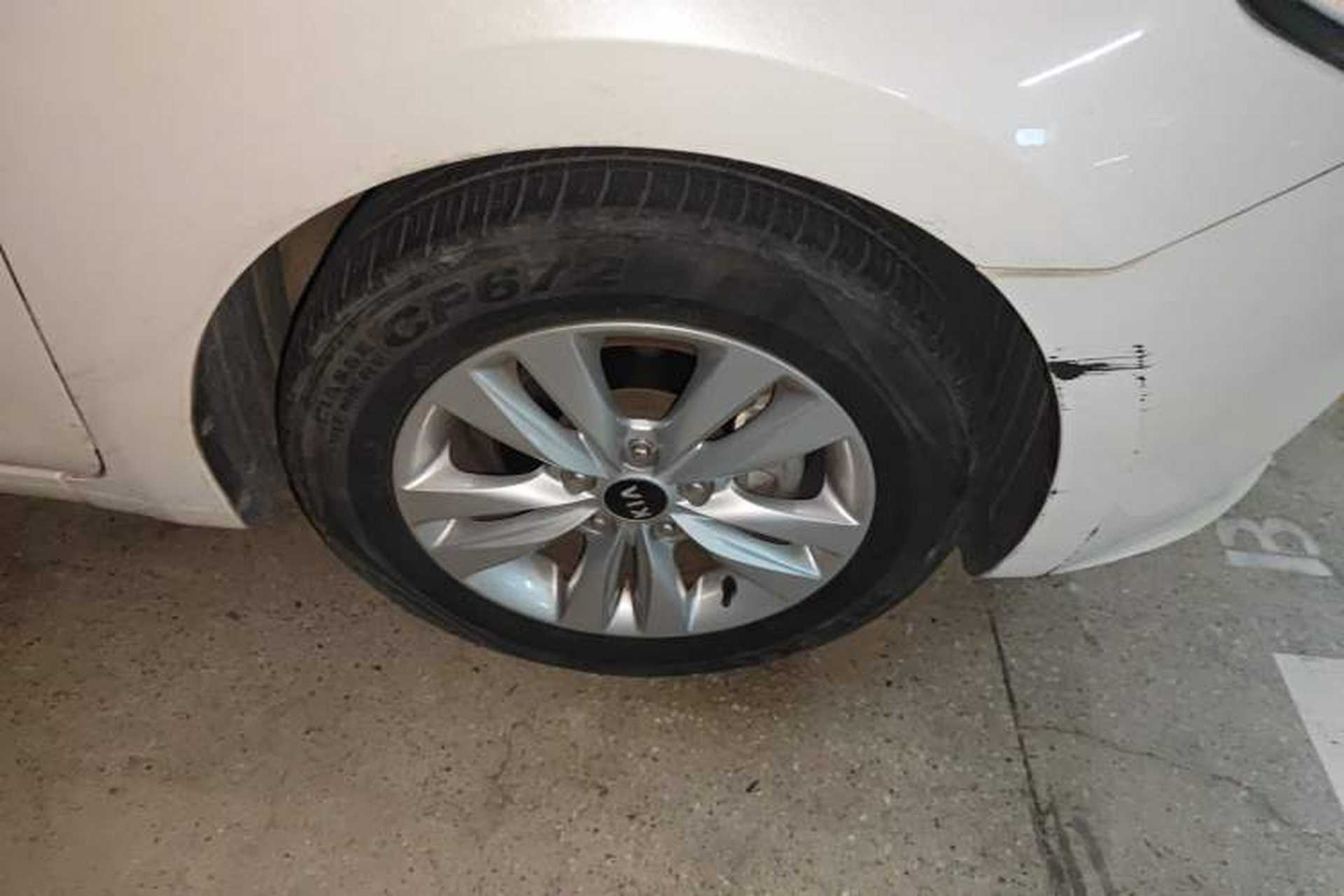 Used Kia K4 2014 1.8L Automatic GLS Right Front Wheel Hub