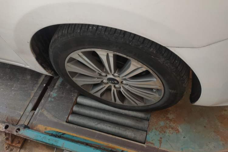Used Kia K4 2014 1.8L Automatic DLX Right Front Wheel Hub
