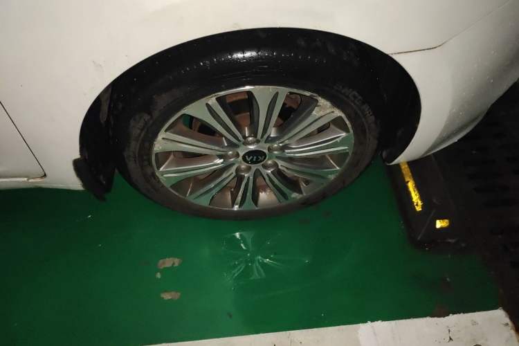 Used Kia K4 2014 1.8L Automatic DLX Right Front Wheel Hub