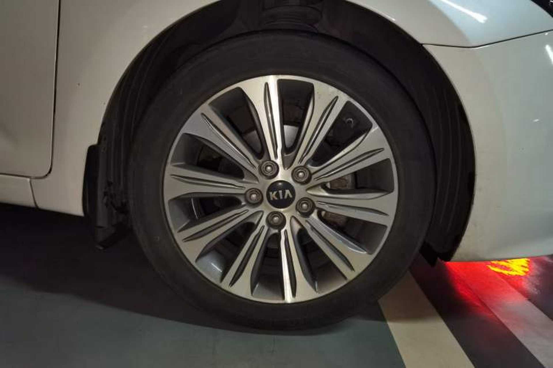Used Kia K4 2014 1.8L Automatic DLX Right Front Wheel Hub