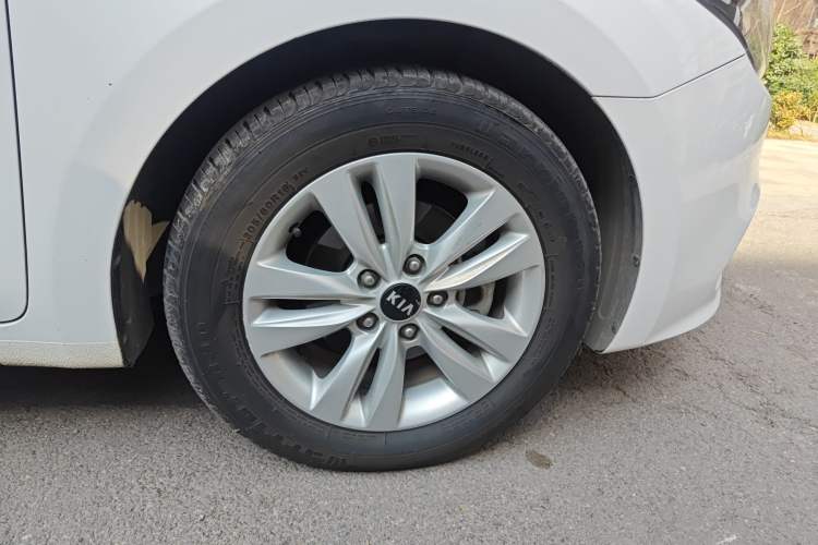 Used Kia K4 2014 1.8L Automatic GL Right Front Wheel Hub