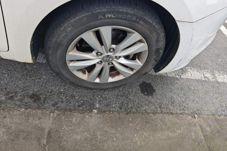 Used Kia K4 2014 1.8L Automatic GLS Right Front Wheel Hub