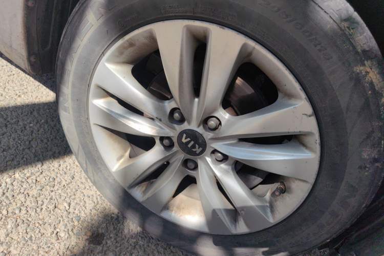 Used Kia K4 2014 1.8L Automatic GLS Right Front Wheel Hub