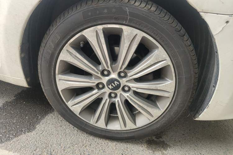 Used Kia K4 2014 1.8L Automatic LUX Right Front Wheel Hub
