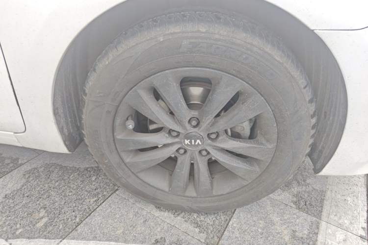 Used Kia K4 2014 1.8L Automatic GLS Right Front Wheel Hub