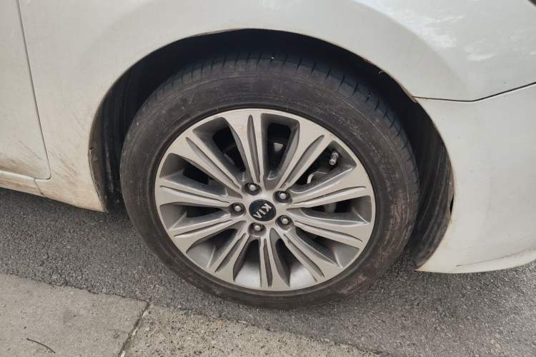 Used Kia K4 2014 1.8L Automatic DLX Right Front Wheel Hub