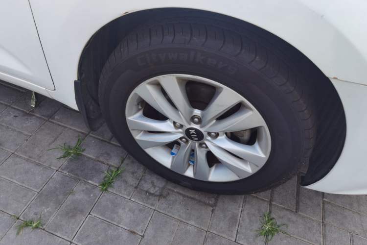 Used Kia K4 2014 1.8L Automatic GLS Right Front Wheel Hub