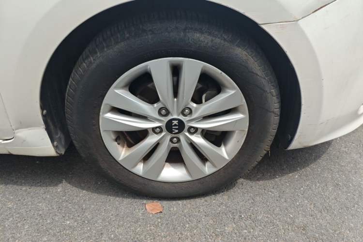 Used Kia K4 2014 1.8L Automatic GL Right Front Wheel Hub