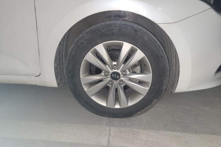 Used Kia K4 2014 1.8L Automatic GLS Right Front Wheel Hub
