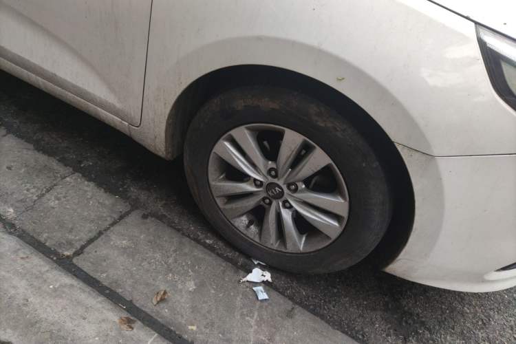 Used Kia K4 2014 1.8L Automatic GL Right Front Wheel Hub