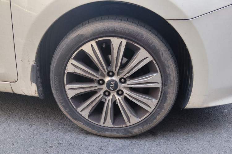Used Kia K4 2014 1.8L Automatic GLS Right Front Wheel Hub