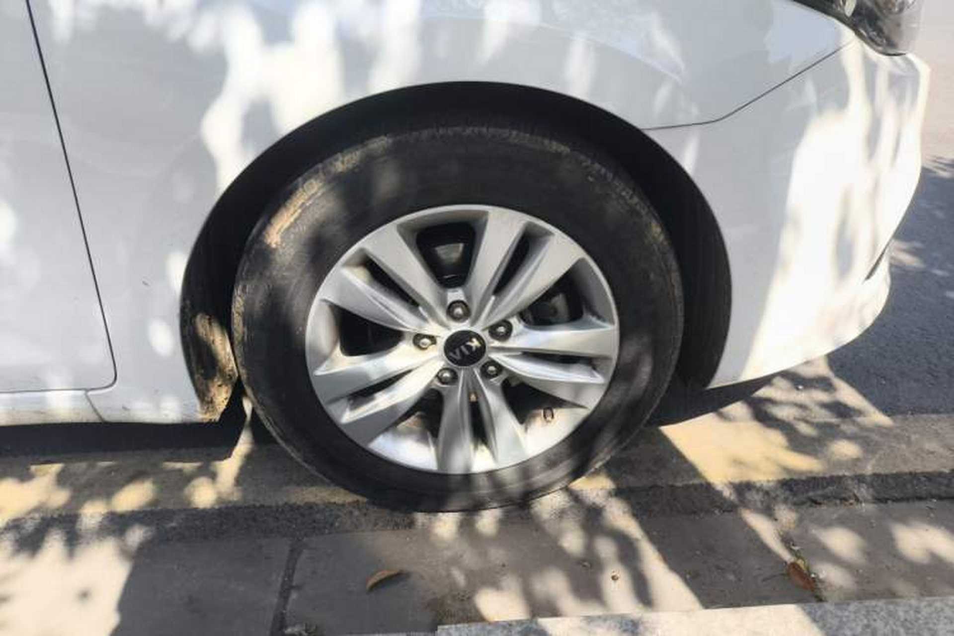 Used Kia K4 2014 1.8L Automatic GLS Right Front Wheel Hub