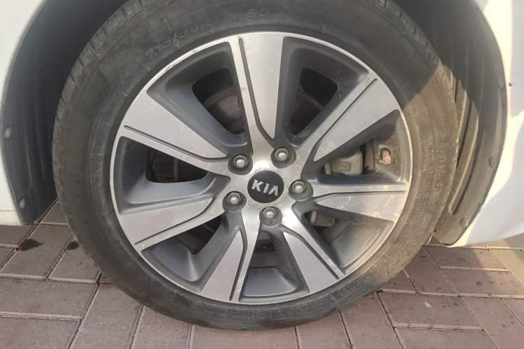Used Kia K4 2014 1.6T Automatic Turbo Right Front Wheel Hub