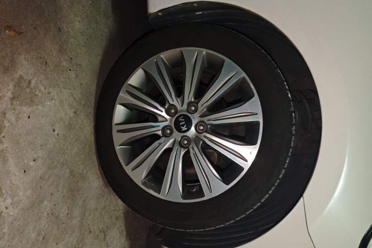 Used Kia K4 2014 1.8L Automatic DLX Right Front Wheel Hub