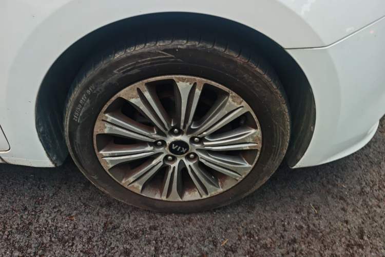 Used Kia K4 2014 1.8L Automatic DLX Right Front Wheel Hub