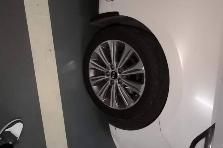 Used Kia K4 2014 1.8L Automatic GLS Right Front Wheel Hub