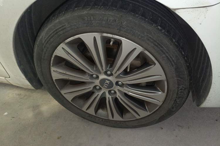 Used Kia K4 2014 1.8L Automatic DLX Right Front Wheel Hub