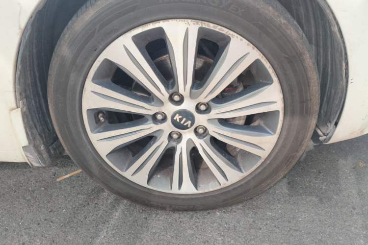 Used Kia K4 2014 1.8L Automatic DLX Right Front Wheel Hub