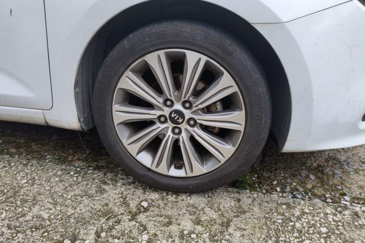 Used Kia K4 2014 1.8L Automatic DLX Right Front Wheel Hub
