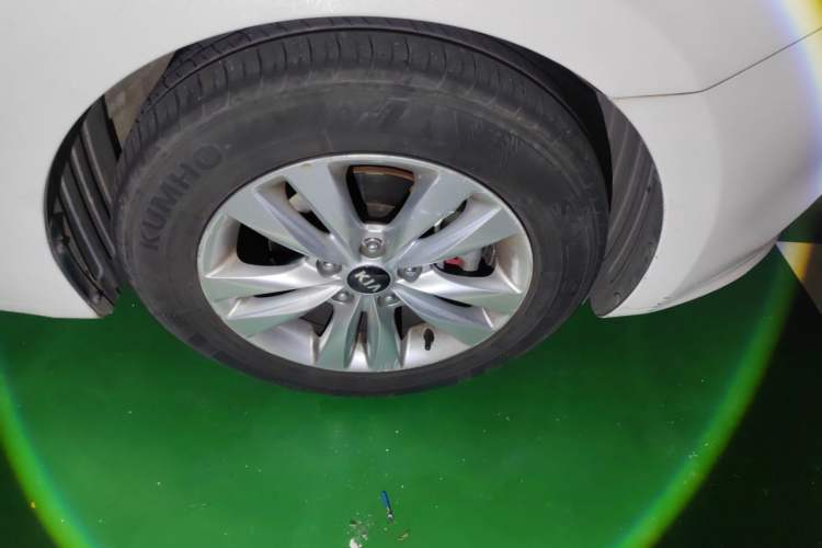 Used Kia K4 2014 1.8L Automatic GLS Right Front Wheel Hub
