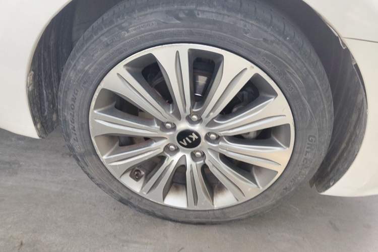 Used Kia K4 2014 1.8L Automatic DLX Right Front Wheel Hub