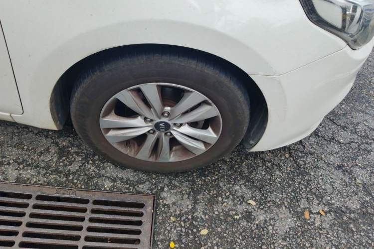 Used Kia K4 2014 1.8L Automatic GLS Right Front Wheel Hub