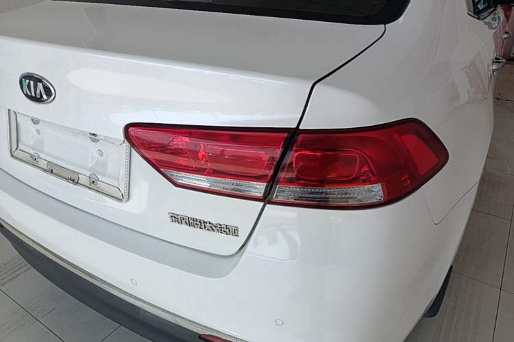 Used Kia K4 2014 1.8L Automatic GLS Right Rear Taillight