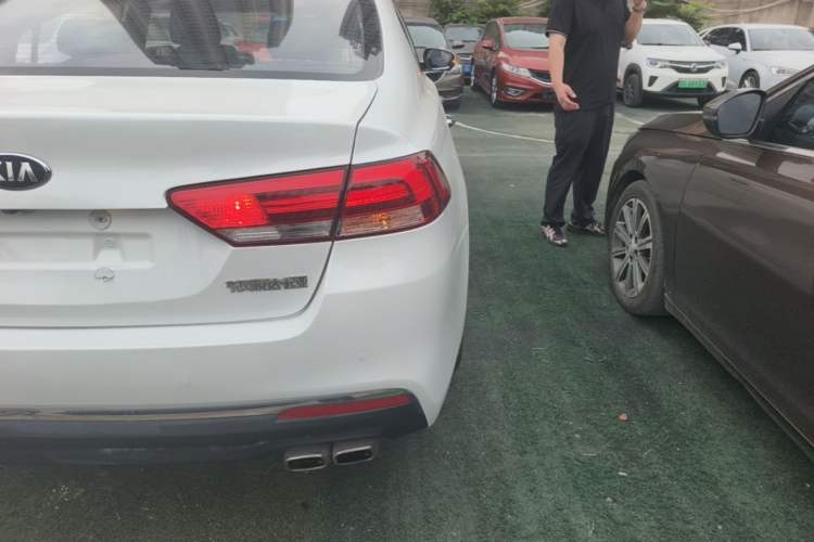 Used Kia K4 2014 1.8L Automatic DLX Right Rear Taillight