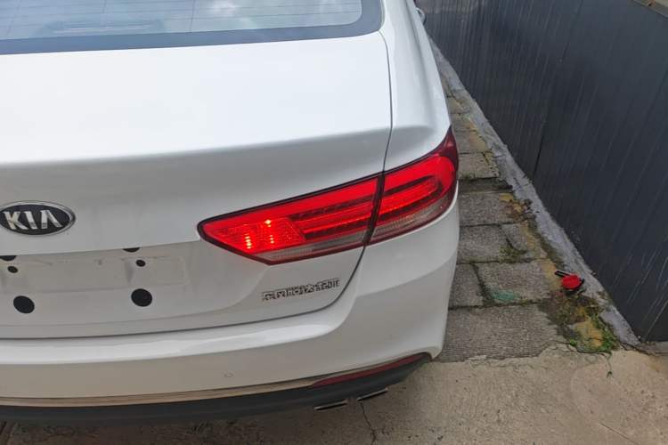 Used Kia K4 2014 1.8L Automatic DLX Right Rear Taillight