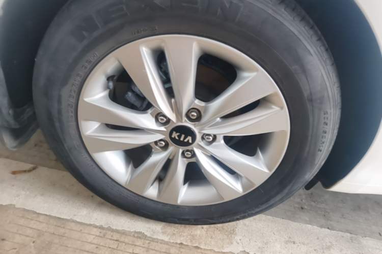 Used Kia K4 2014 1.8L Automatic GLS Right Rear Wheel Hub