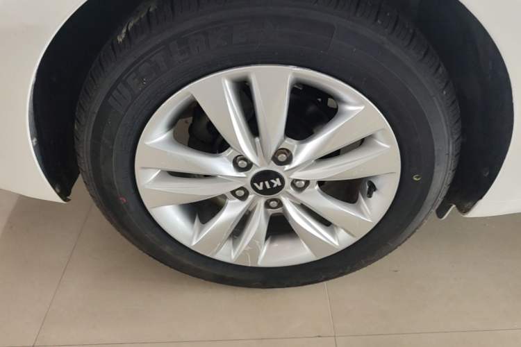 Used Kia K4 2014 1.8L Automatic GLS Right Rear Wheel Hub