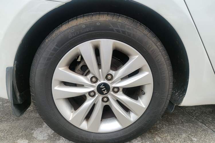 Used Kia K4 2014 1.8L Automatic GLS Right Rear Wheel Hub