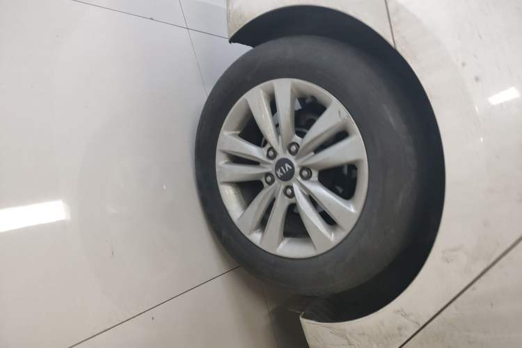 Used Kia K4 2014 1.8L Automatic GLS Right Rear Wheel Hub