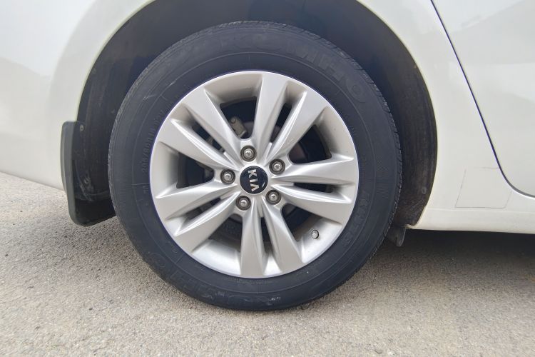 Used Kia K4 2014 1.8L Automatic GLS Right Rear Wheel Hub