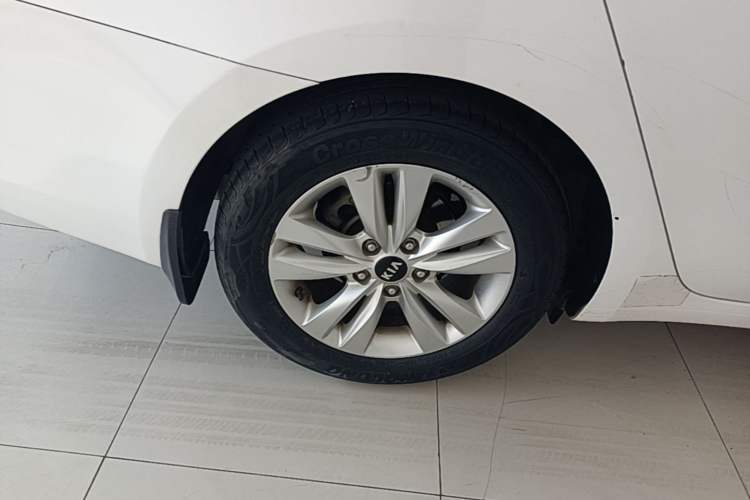 Used Kia K4 2014 1.8L Automatic GLS Right Rear Wheel Hub