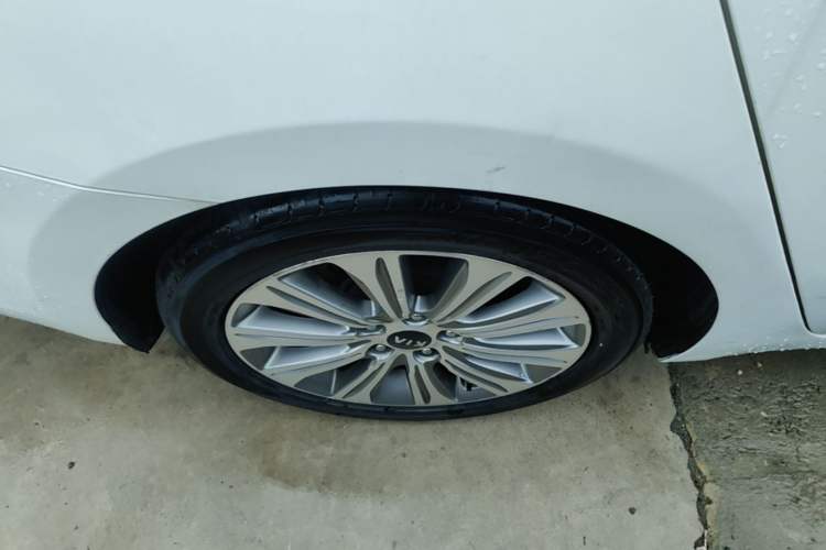 Used Kia K4 2014 1.8L Automatic DLX Right Rear Wheel Hub