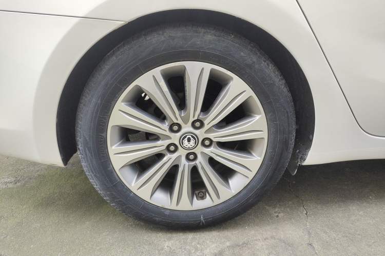 Used Kia K4 2014 1.8L Automatic DLX Right Rear Wheel Hub