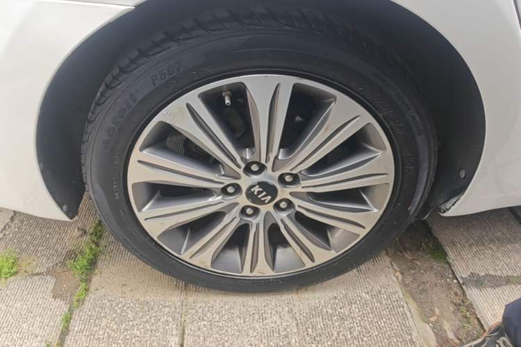 Used Kia K4 2014 1.8L Automatic DLX Right Rear Wheel Hub