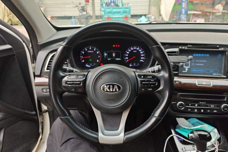Used Kia K4 2014 1.8L Automatic DLX Steering Wheel
