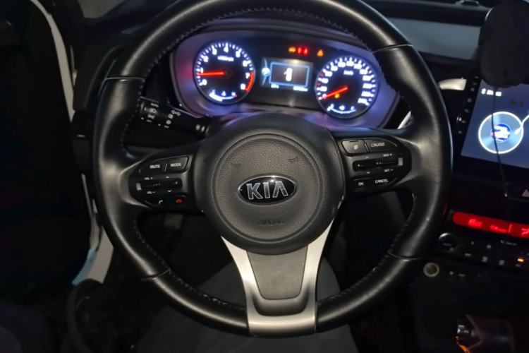Used Kia K4 2014 1.8L Automatic DLX Steering Wheel