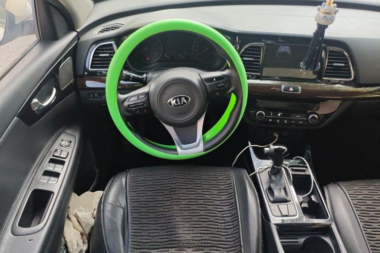 Used Kia K4 2014 1.8L Automatic GLS Steering Wheel