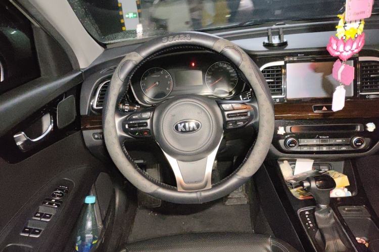 Used Kia K4 2014 1.8L Automatic GLS Steering Wheel