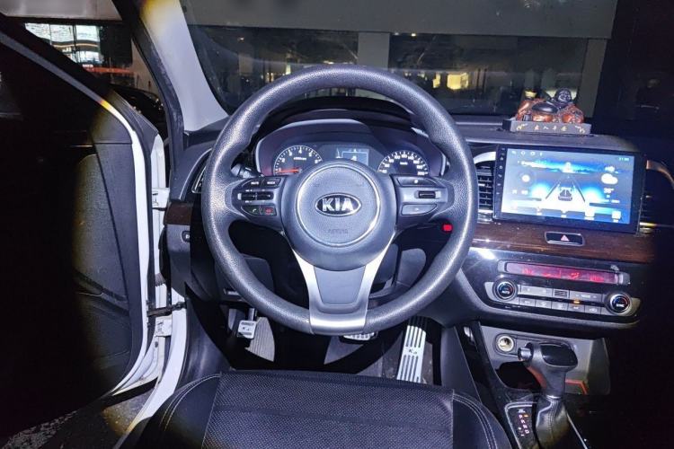 Used Kia K4 2014 1.8L Automatic GLS Steering Wheel