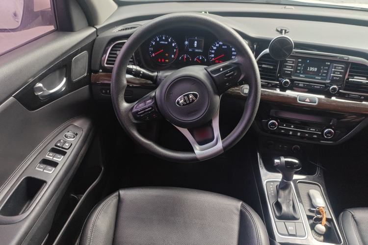 Used Kia K4 2014 1.8L Automatic GLS Steering Wheel