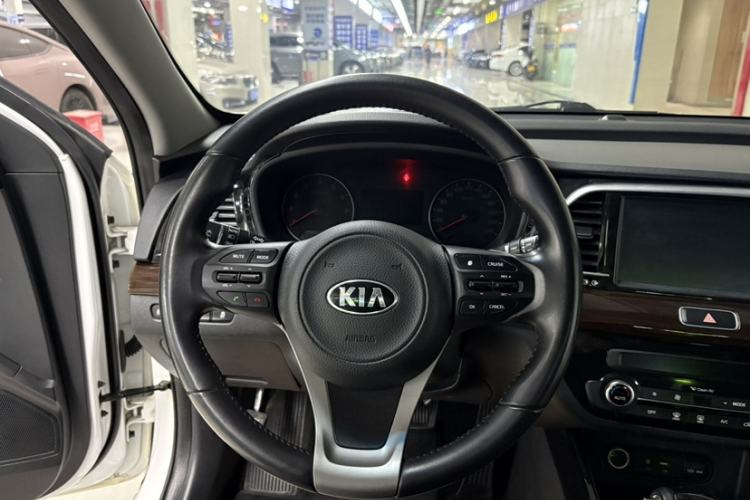 Used Kia K4 2014 1.8L Automatic DLX Steering Wheel