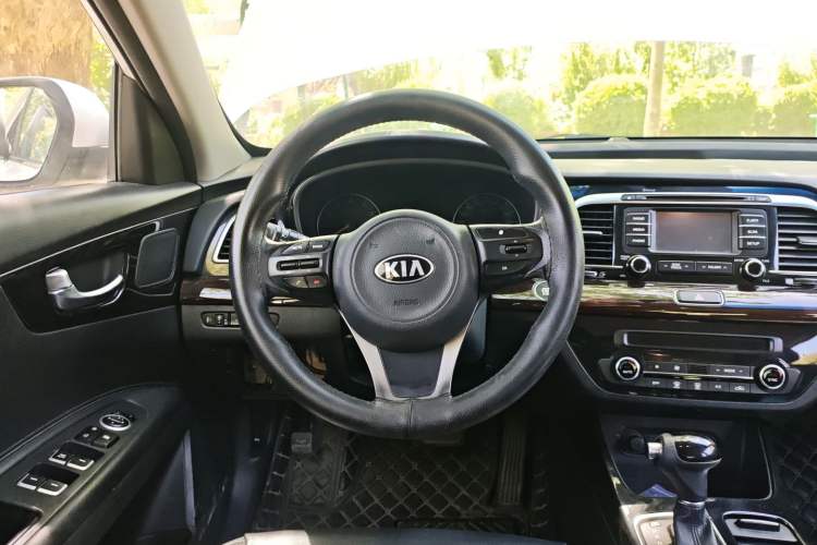Used Kia K4 2014 1.8L Automatic GLS Steering Wheel