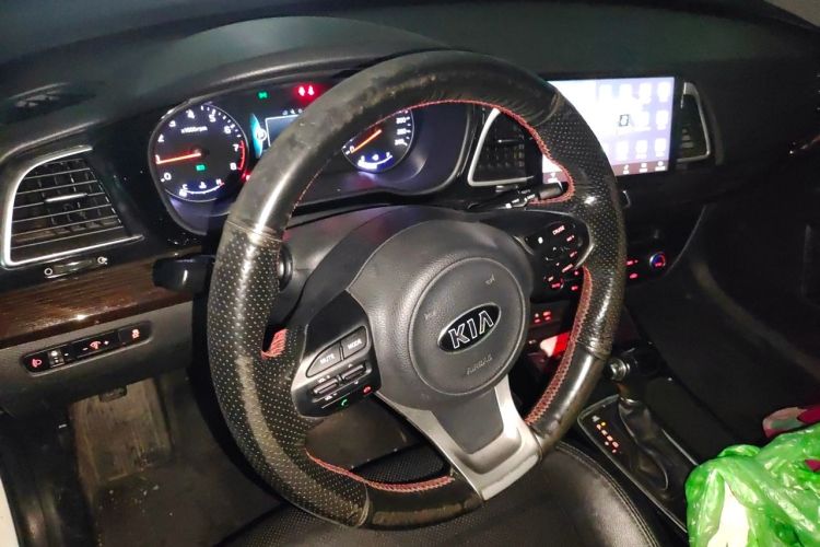 Used Kia K4 2014 1.8L Automatic DLX Steering Wheel