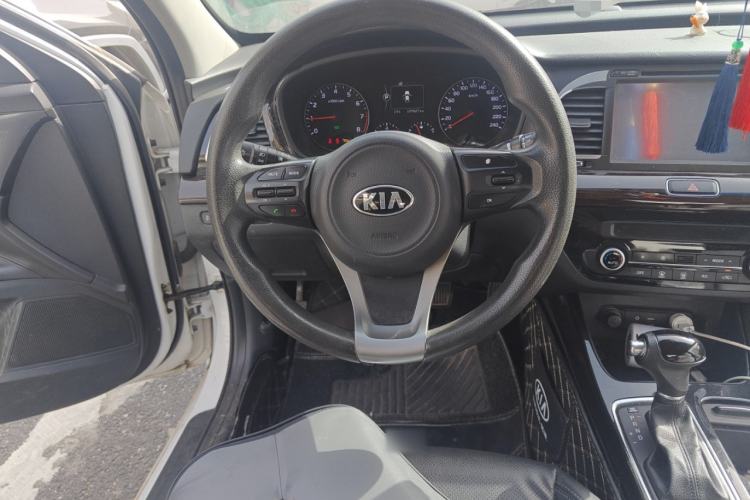 Used Kia K4 2014 1.8L Automatic GLS Steering Wheel