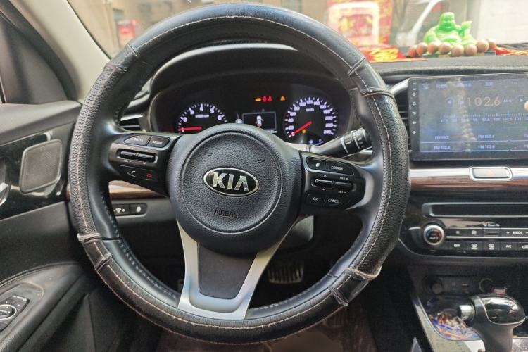 Used Kia K4 2014 1.8L Automatic GLS Steering Wheel