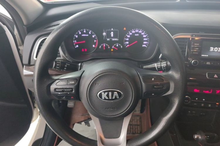 Used Kia K4 2014 1.8L Automatic GLS Steering Wheel